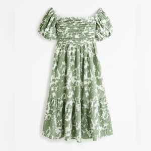 Emerson Off-The-Shoulder Midi Dress in Sage. Size med